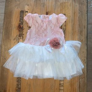 Absolutely gorgeous dress💕💕